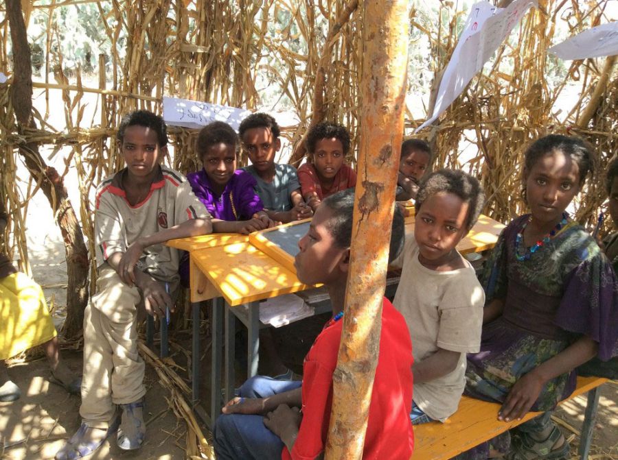 Baumschule innen Äthiopen Jungen